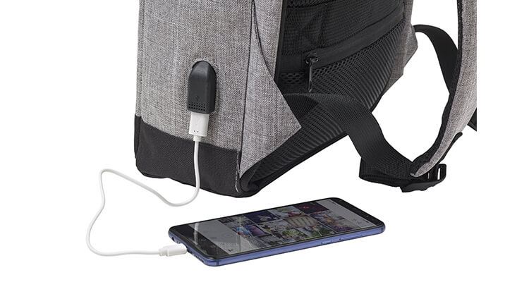 Como funciona una mochila con cargador USB Coartegift Regalos Publicitarios S.L